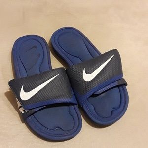 Nike flip flops size 7 mens
